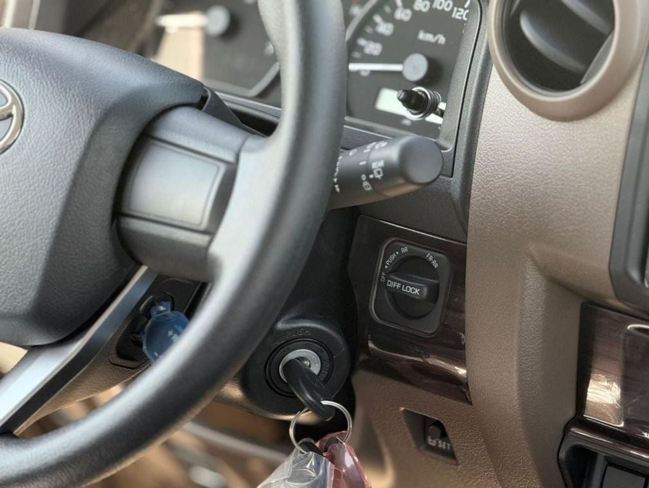 تويوتا لاند كروزر EXPORT ONLY - LC 76 basic automatic 4.0