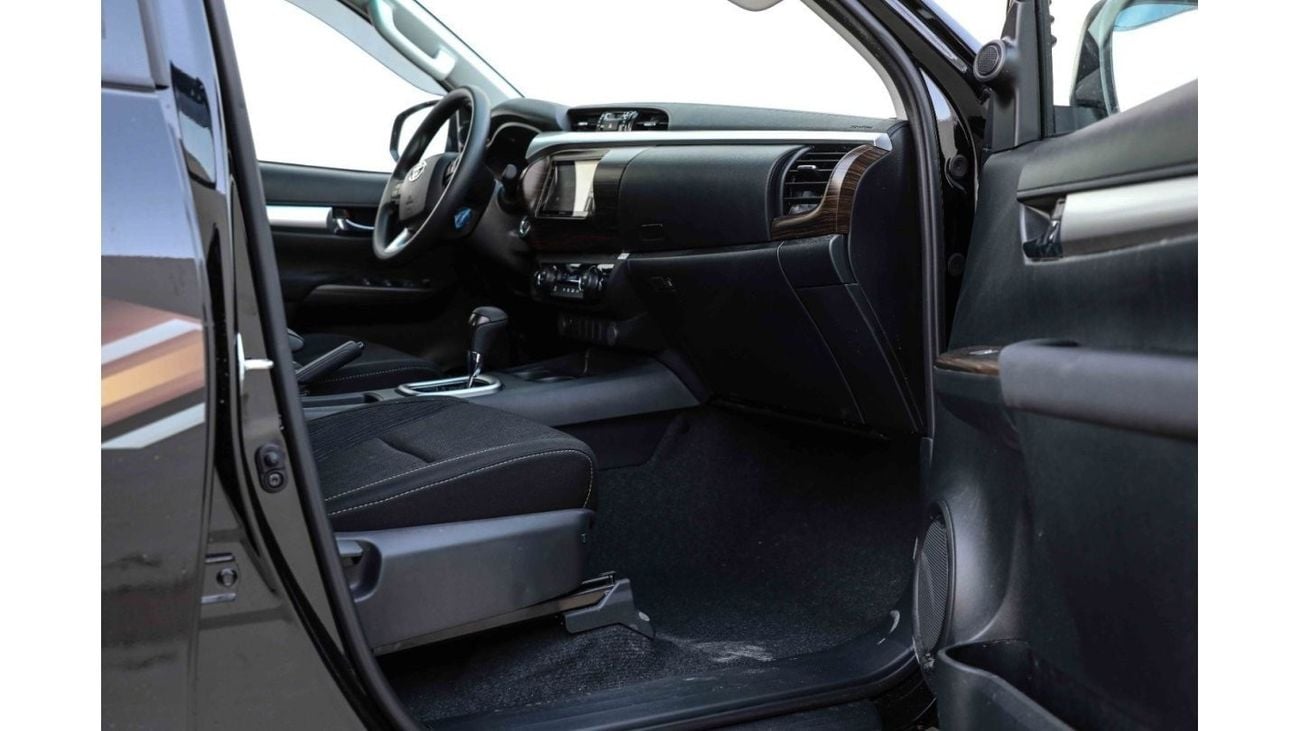 تويوتا هيلوكس تويوتا هايلكس 2024 4x4 DC 2.7 HI - أسود من الداخل أسود | تصدير فقط