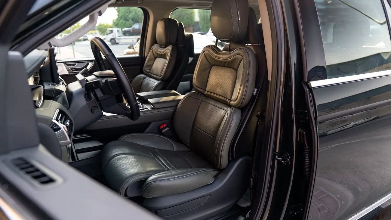 لينكولن نافيجاتور Presidential 3.5L Presidential, Warranty + Service Pack, Low Kms, 7-Seater, GCC