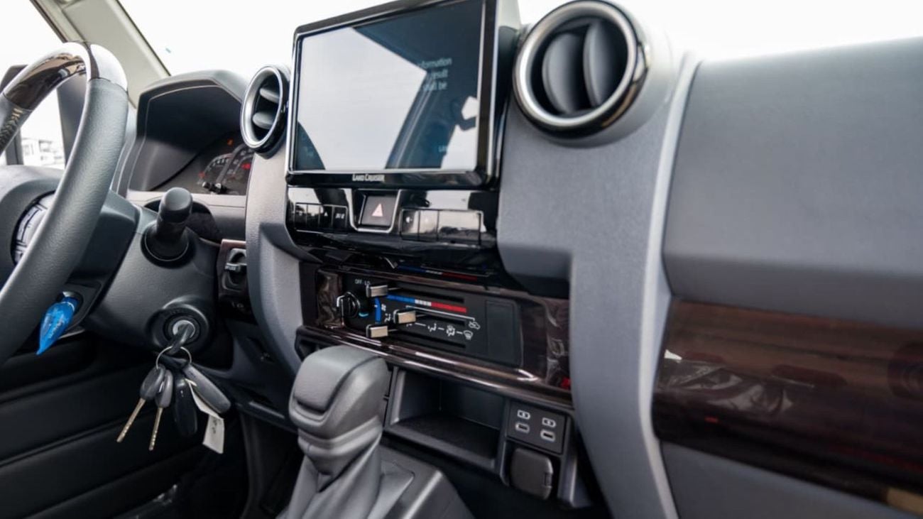 Toyota Land Cruiser 70 LC 76 2.8L | Diesel | 4 Cylinder | 6 Speed Automatic | 5 Door | 5 Seats