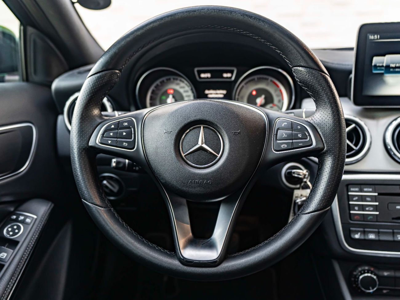 مرسيدس بنز GLA 250 Std 2.0L (211 HP)