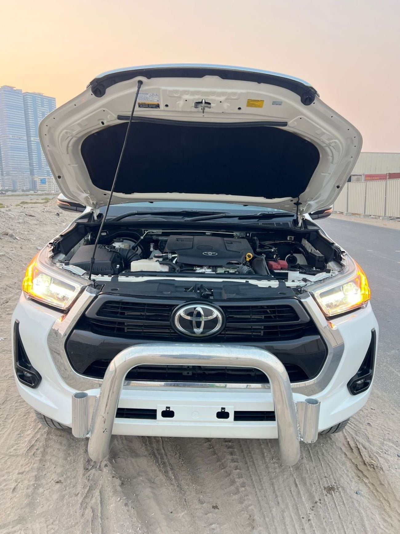 تويوتا هيلوكس SGLX DIESEL 2.8 LITER ,RHD ,PUSH START ,AUTO TRANSMISSION