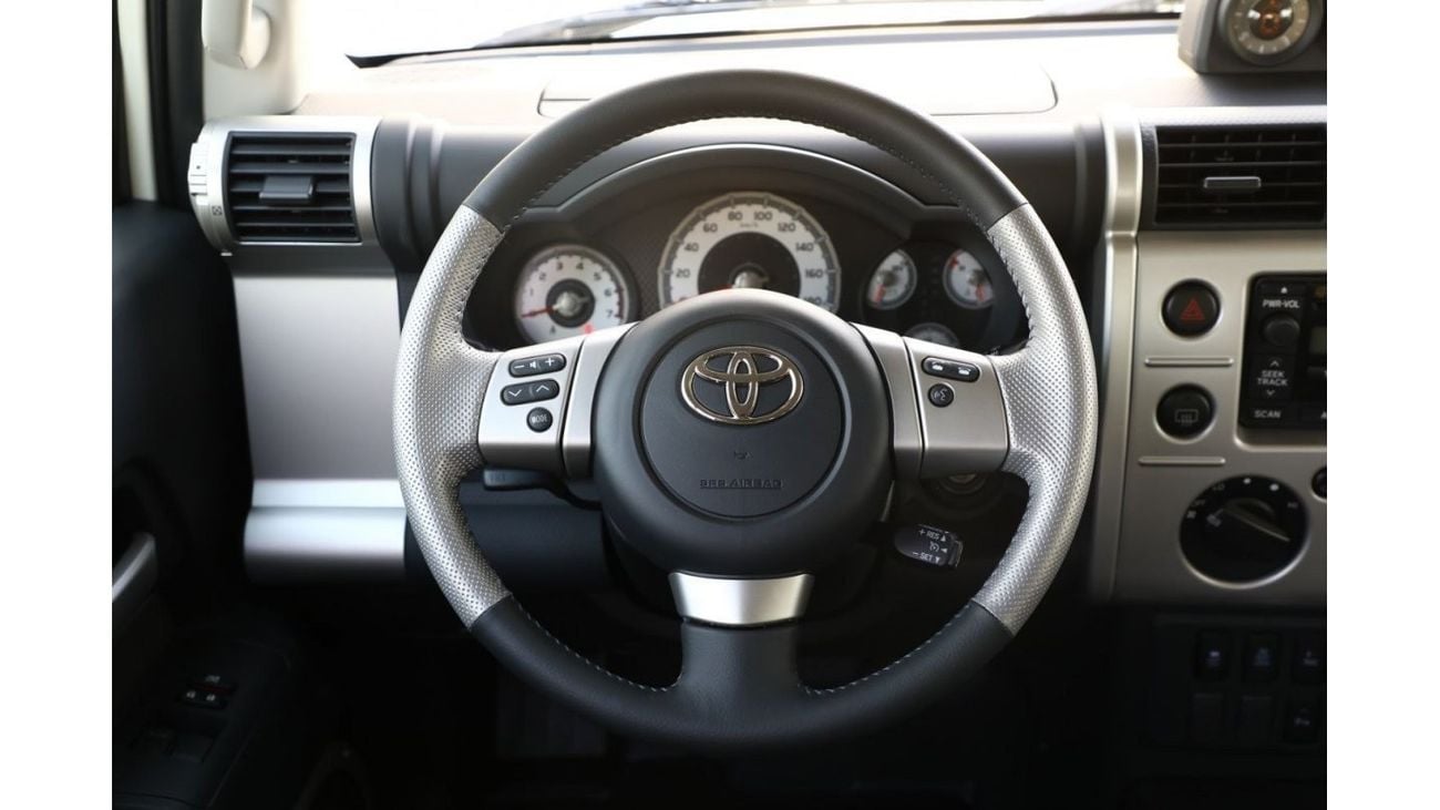 تويوتا إف جي كروزر تويوتا اف جي كروزر 4.0 جي بي ال 2023 - اسود ابيض من داخل اسود | تصدير فقط