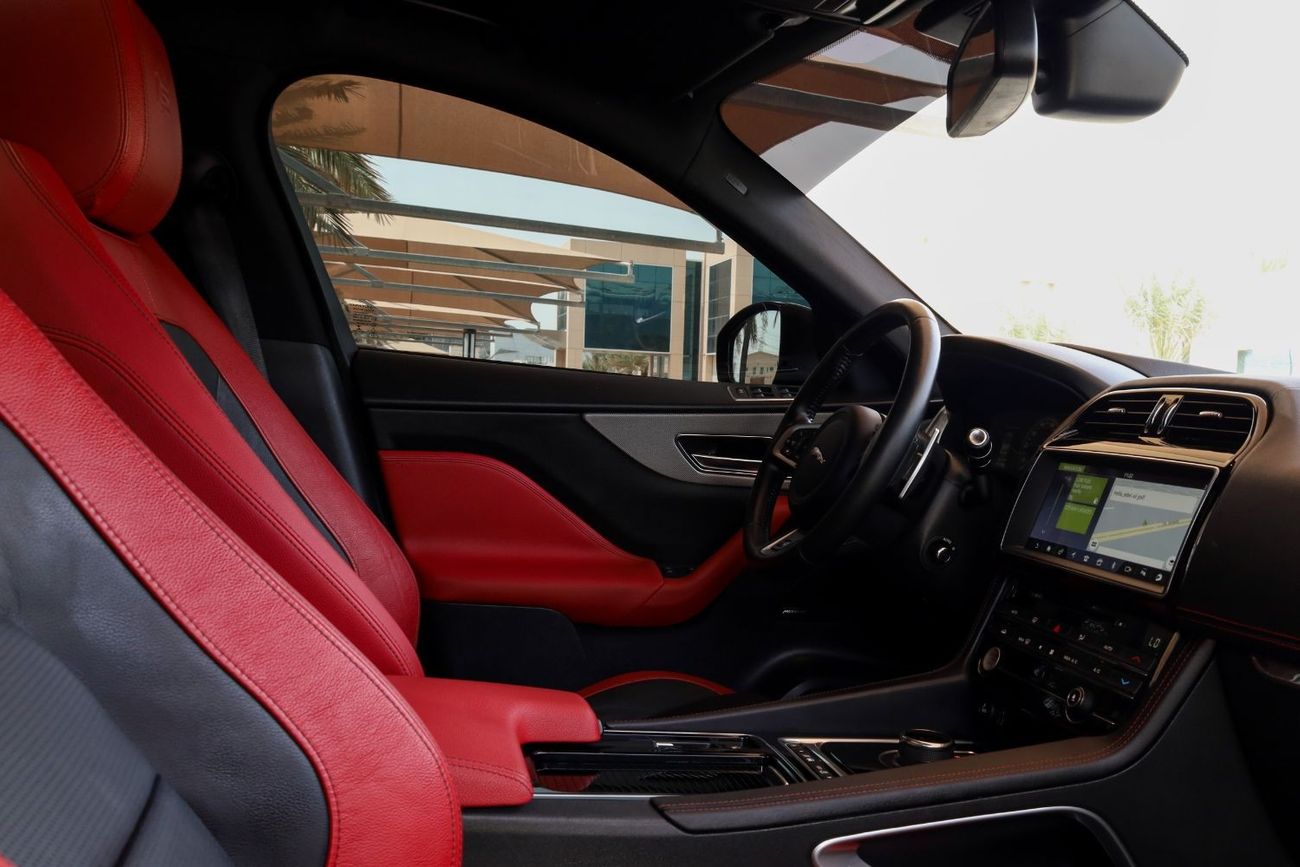 Jaguar F Pace Jaguar F-Pace S 2020 GCC under Warranty with Flexible Down-Payment.