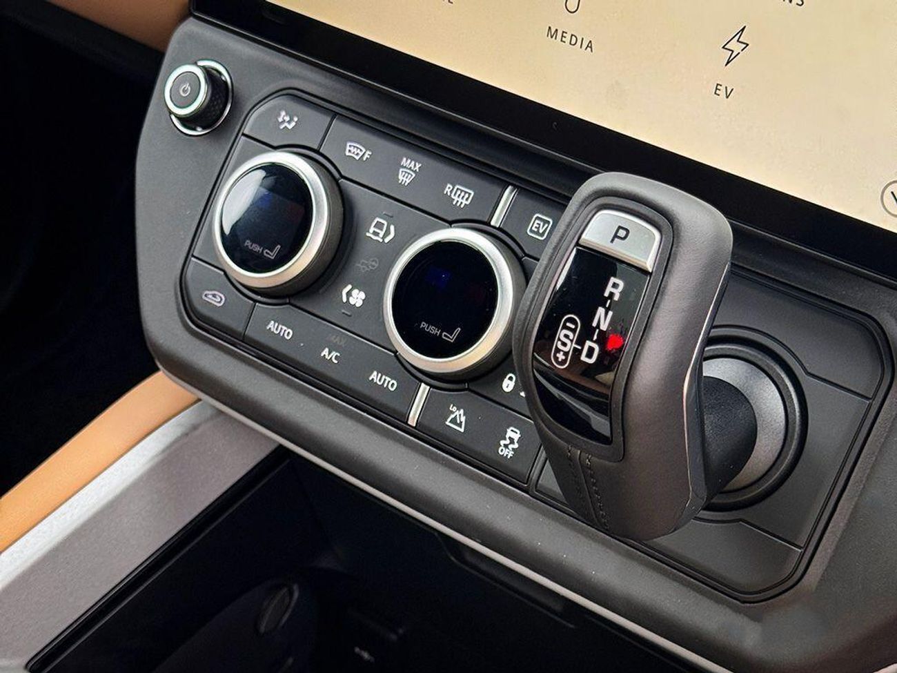 لاند روفر ديفندر 