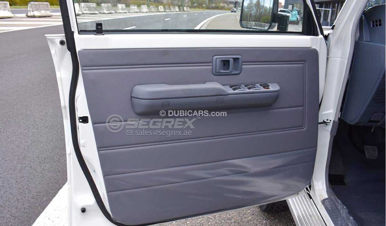 Toyota Land Cruiser Pick Up DC LC79 4.2L Diesel 5M/T FROM ANTWERP