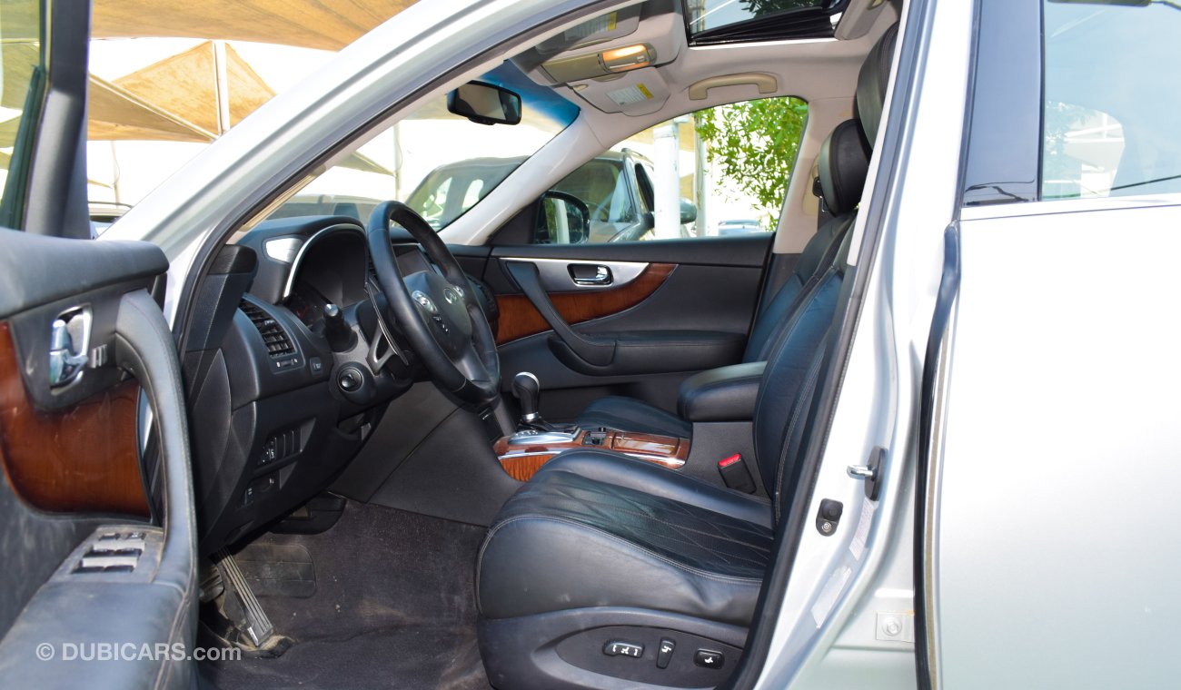 Infiniti FX35 Gulf 2009, silver color, black interior, number one, leather, sensor hole, rear camera, screen, rear