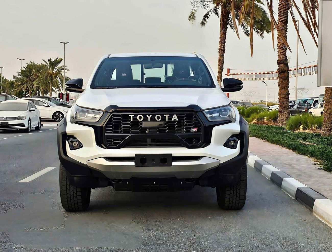 تويوتا هيلوكس GR SPORT / 4.0L V6 / DRIVER POWER SEAT WITH ROLL BAR / "4" CAMERAS (CODE # HPGRV6AF)