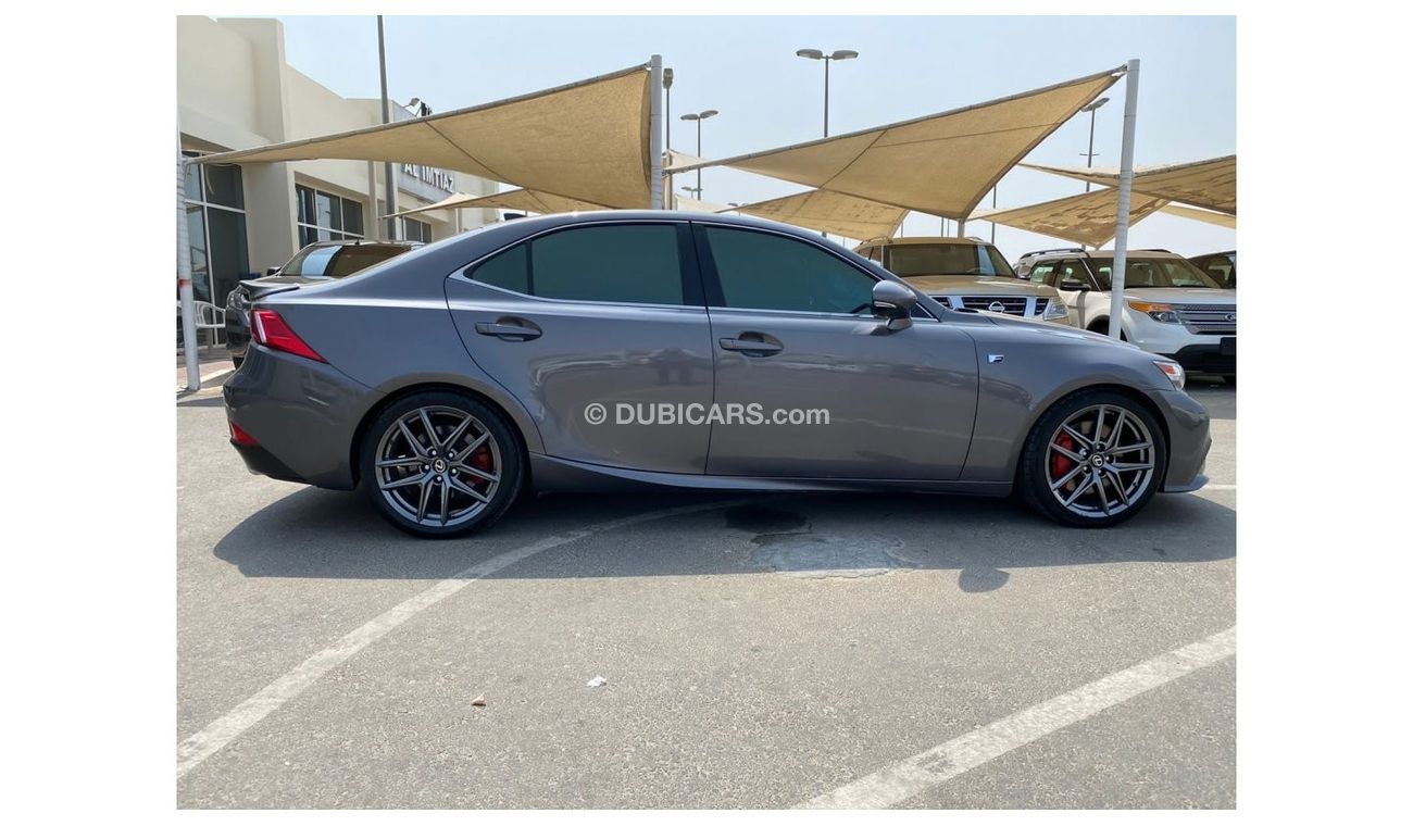 لكزس IS 200 لكزس is 200 t وارد امريكا بحاله ممتازه