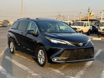 تويوتا سيينا  2024 Toyota Sienna XLE Hybrid Full Option 2.5L V4 - 7 Seater Doors Full Auto With Radar - Rear Camer
