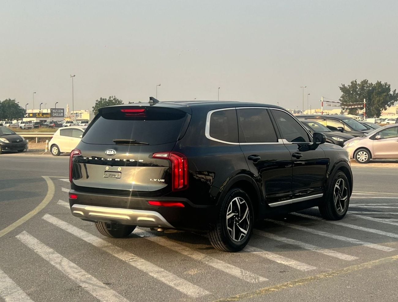 Kia Telluride LX 2020 Kia Telluride 3.8L V6 - Rear Camera & Sensor - Leather Seats With Rims -
