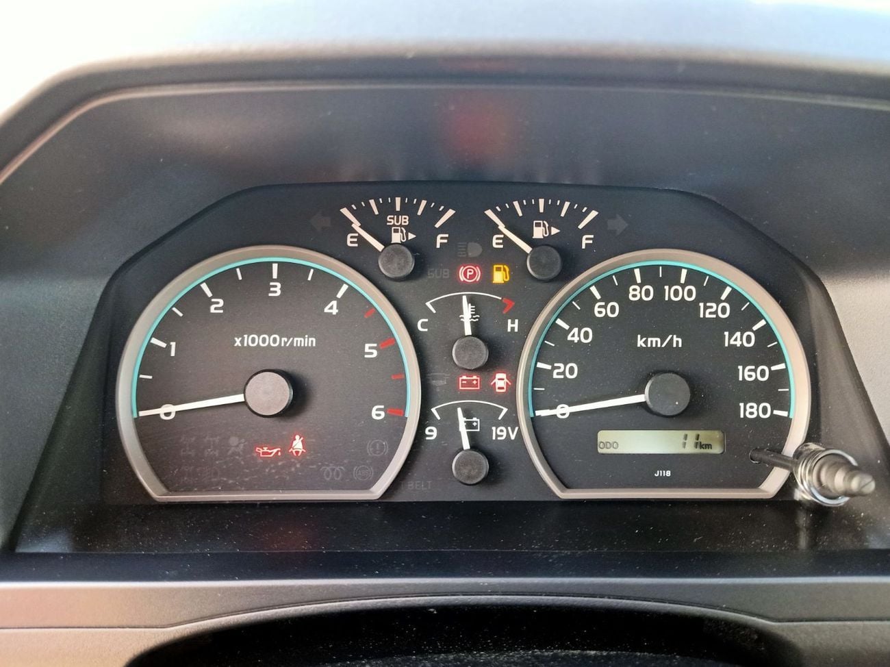 Toyota Land Cruiser Pick Up SC 4.0L pickup S.C Petrol  4.0L 6V M/T 4*4 basic 2025 With No Restrictions