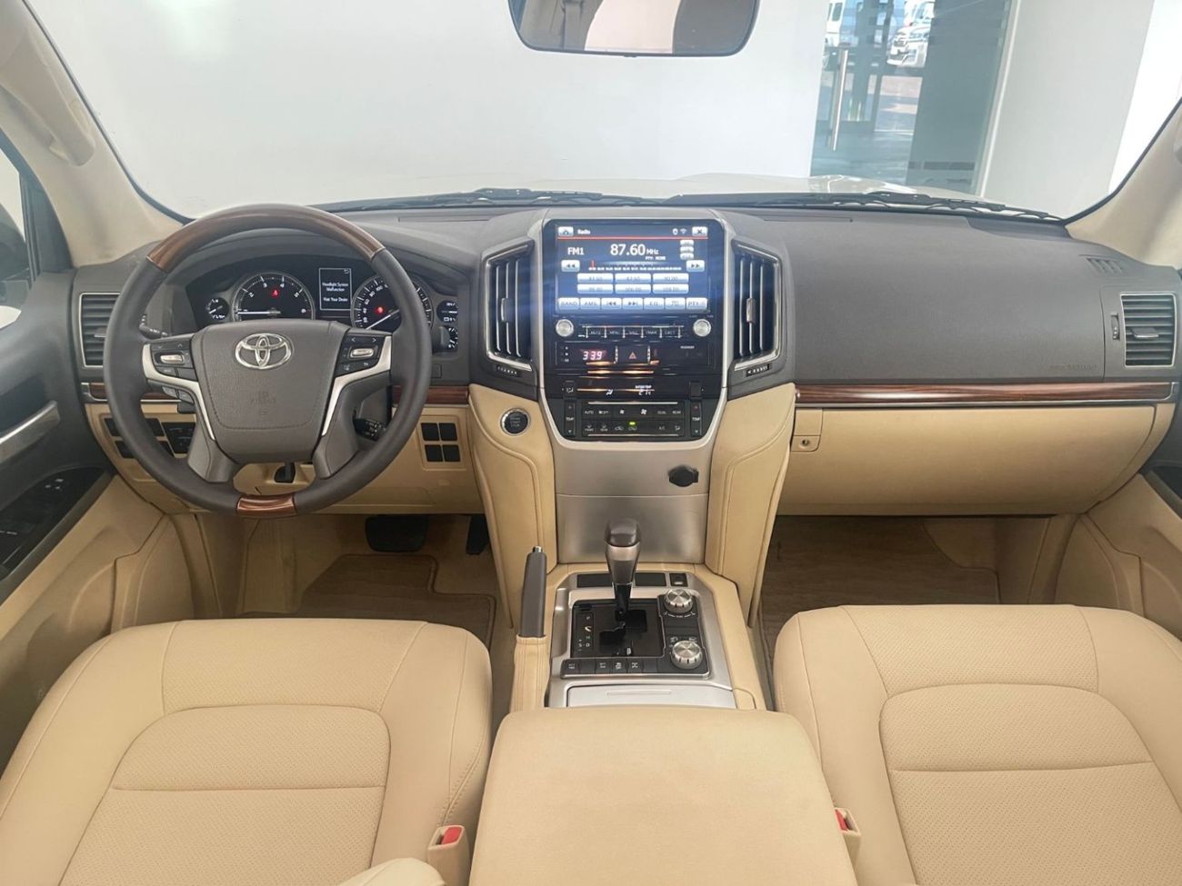 Toyota Land Cruiser GXR  V8 5.7L-8CYL UPGRADED TO LEXUS EXCELLENT CONDITION