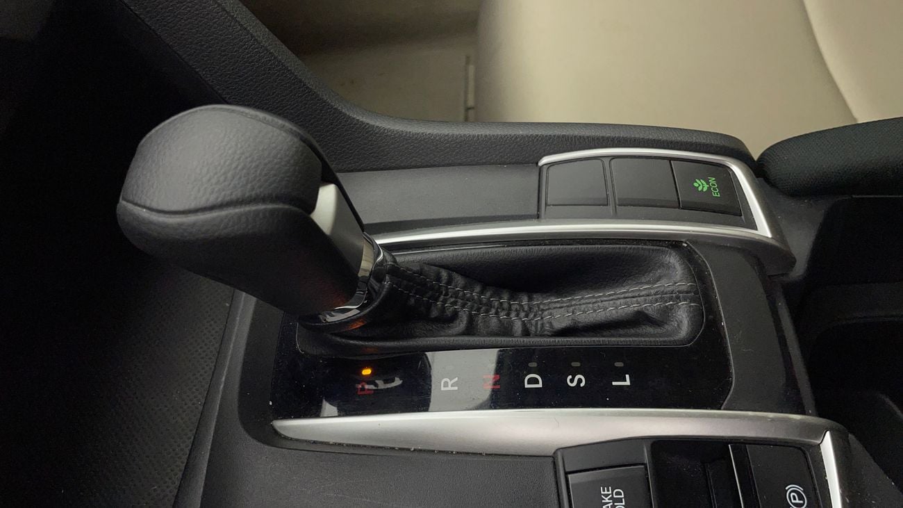 هوندا سيفيك LX 1.6 | بدون دفعة مقدمة | اختبار القيادة في المنزل