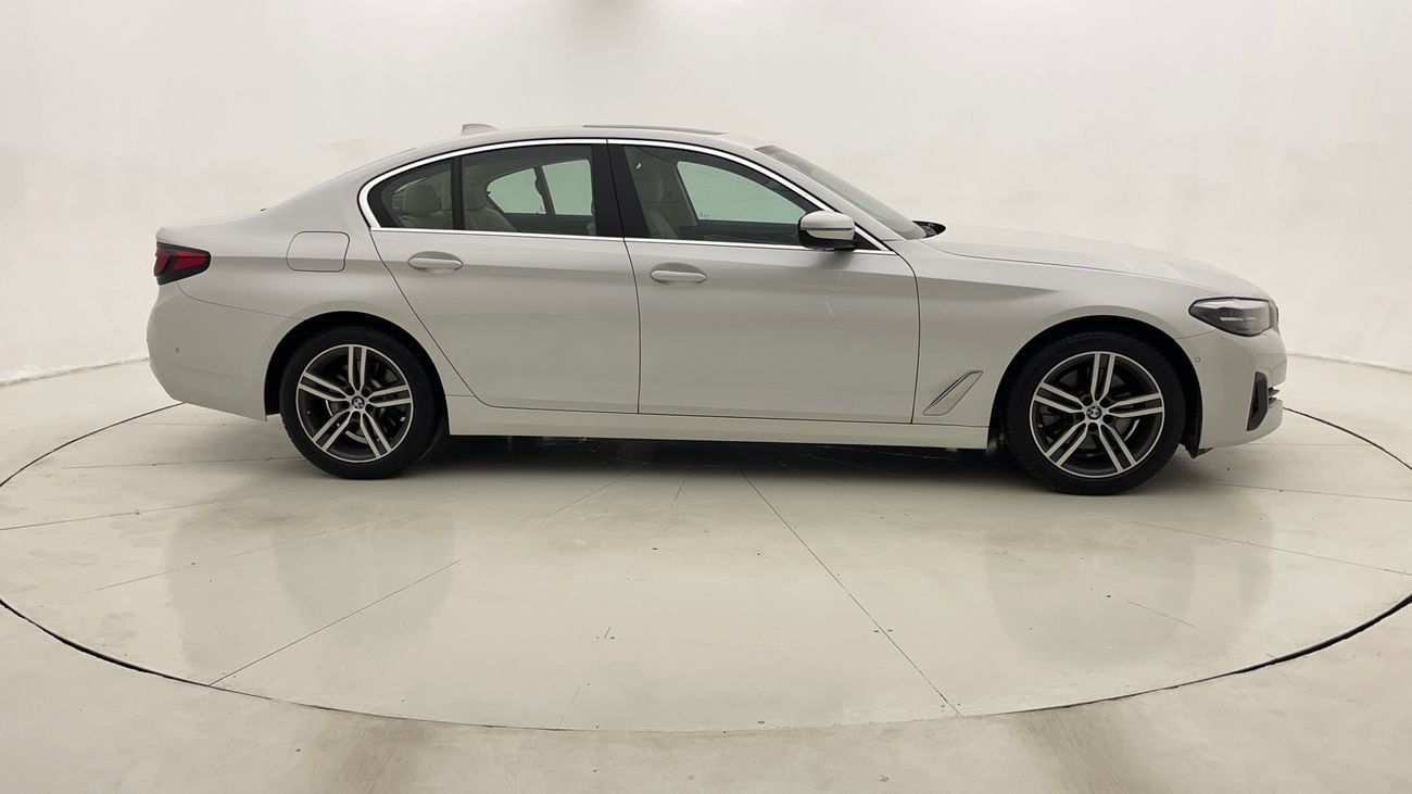 بي أم دبليو 520i JOY EDITION 2 | بدون دفعة مقدمة | اختبار القيادة في المنزل