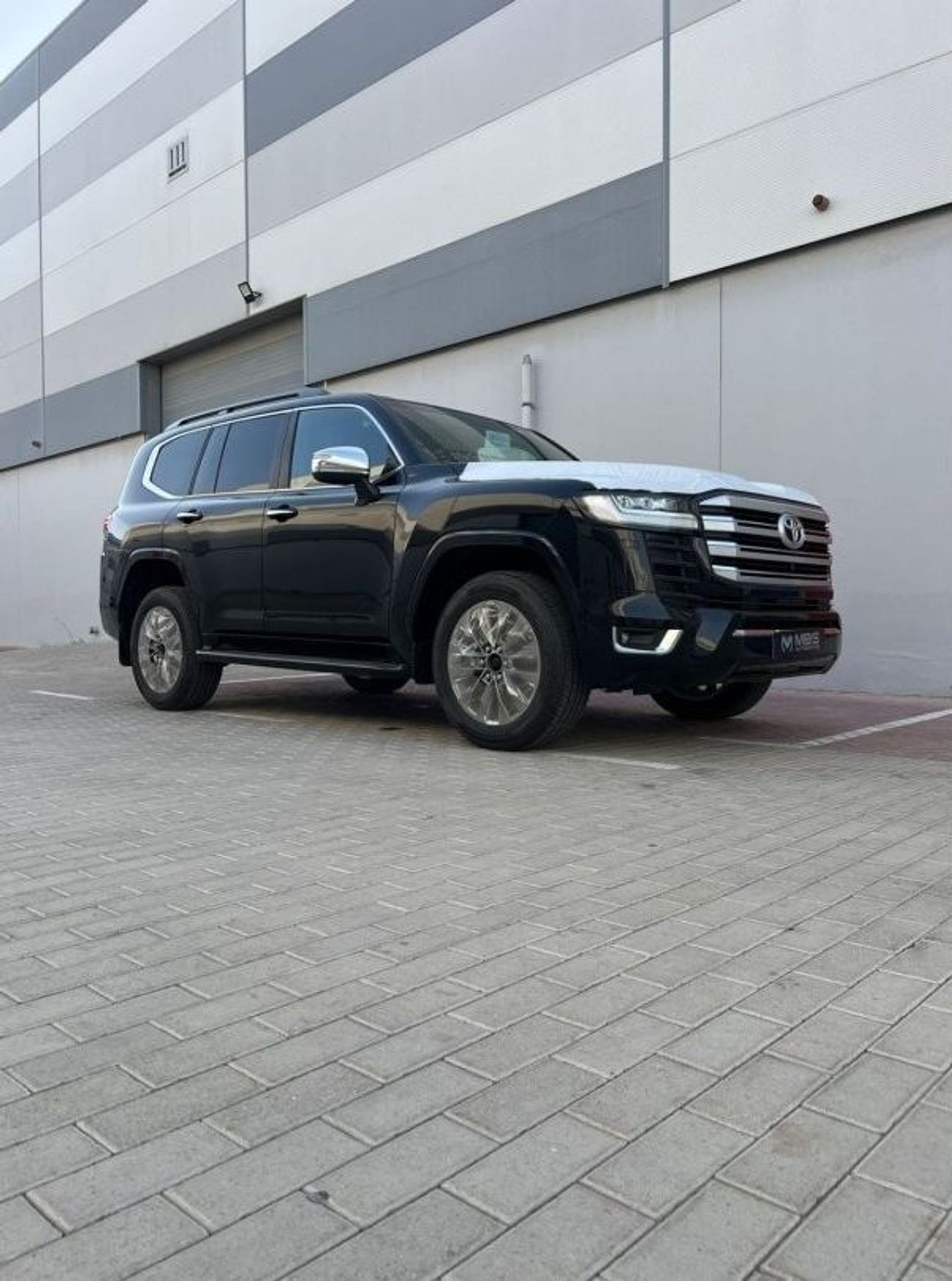 Toyota Land Cruiser 3.5T VXR FULL OPTION WITH MBS AUTOBIOGRAPHY VIP  SEAT AND ROOF STAR LIGHT