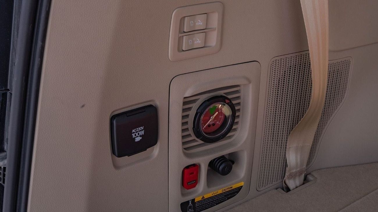 Toyota Land Cruiser 2025 Toyota Land Cruiser 300 VXR 3.5L Twin Turbo AT Petrol (Black-Beige)