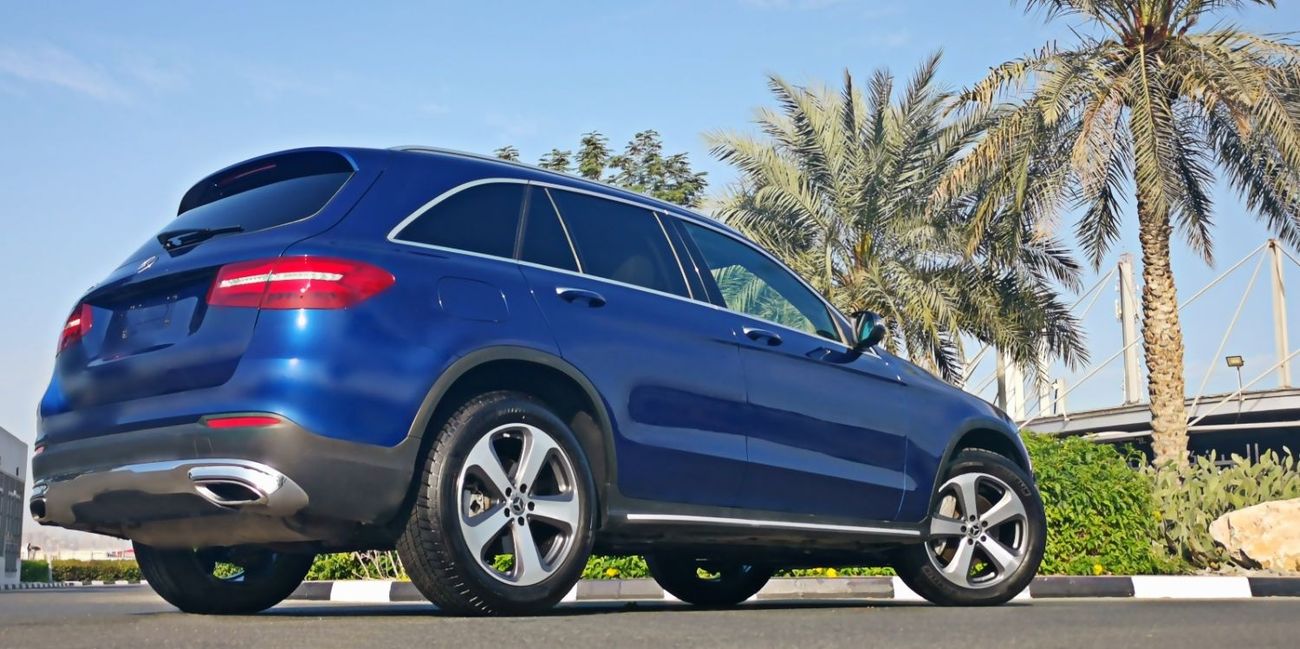 Mercedes-Benz GLC 300 2.0L-4CYL Full Option-Excellent Condition American Specs