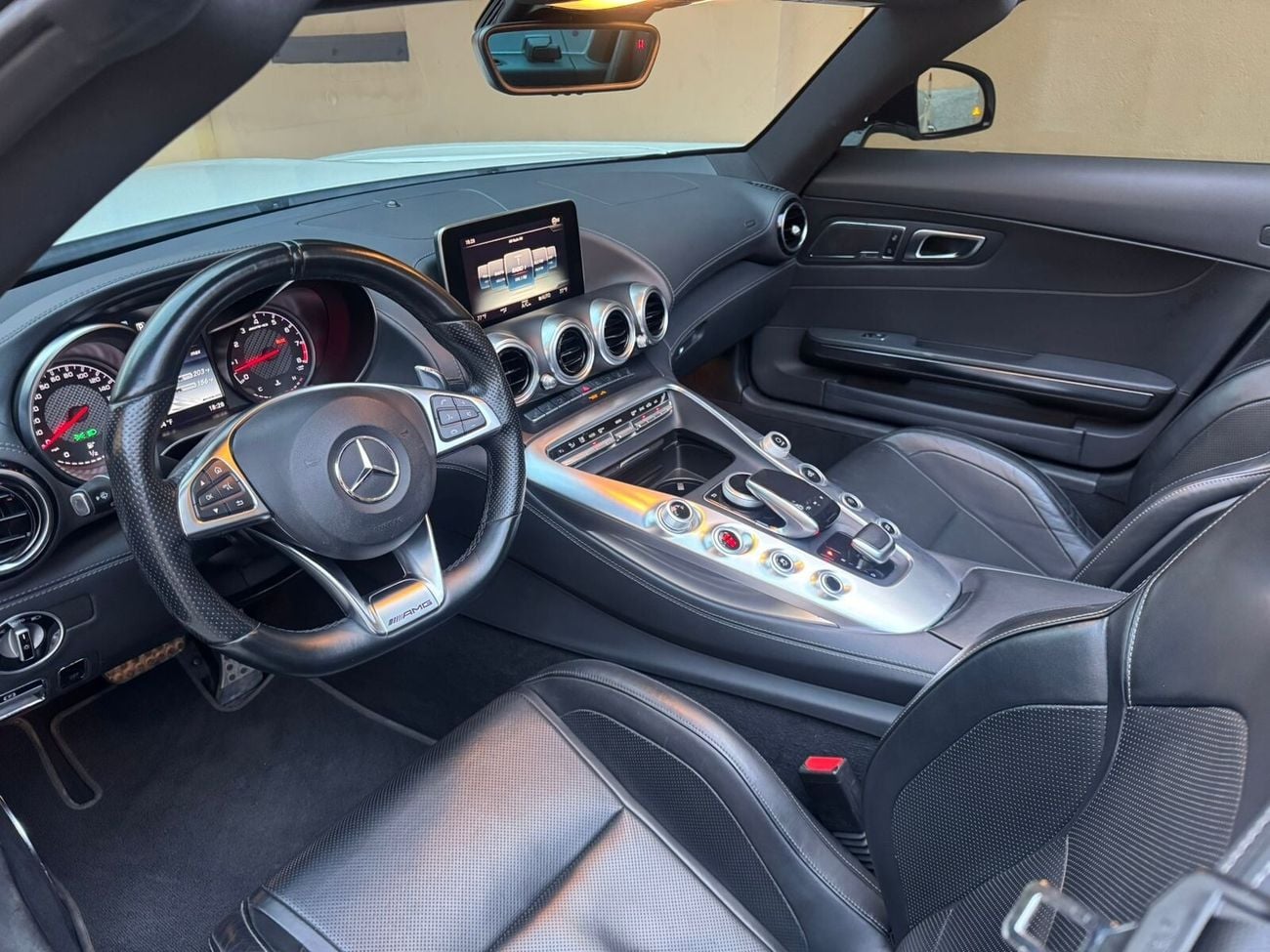 مرسيدس بنز AMG GT C Mercedes-Benz AMG GT Convertible