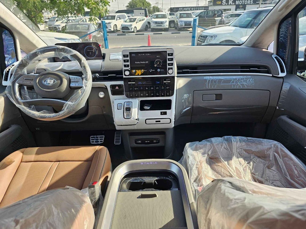 Hyundai Staria LEXURY, 3.5L V6, A/T, POWER SEAT WITH 360* CAMERA / SUNROOF / 9 SEATER / (CODE # 67983)