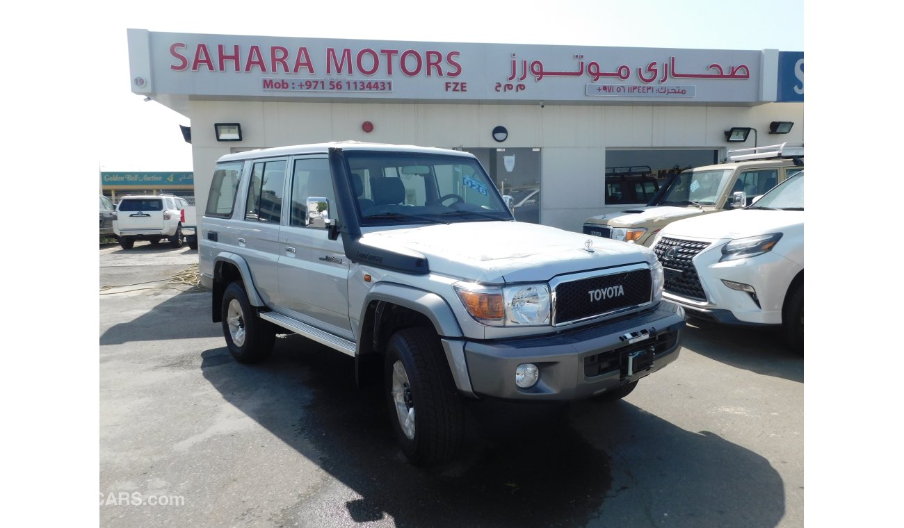 Toyota Land Cruiser 76 DLX LX V6 4.0L PETROL 5 SEAT MANUAL TRANSMISSION