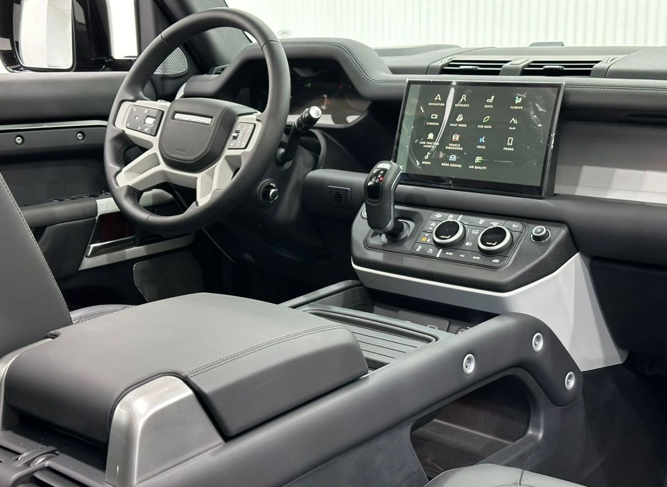 Land Rover Defender 2023 Land Rover Defender P400, May 2025 Warranty