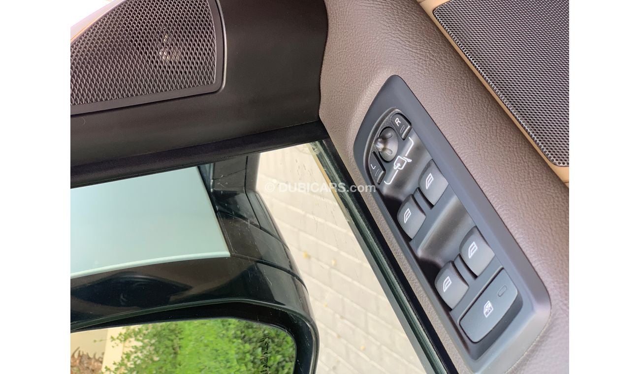 Land Rover Discovery HSE | 3.0L V-6 SUPERCHARGED 4x4 | GCC SPECS