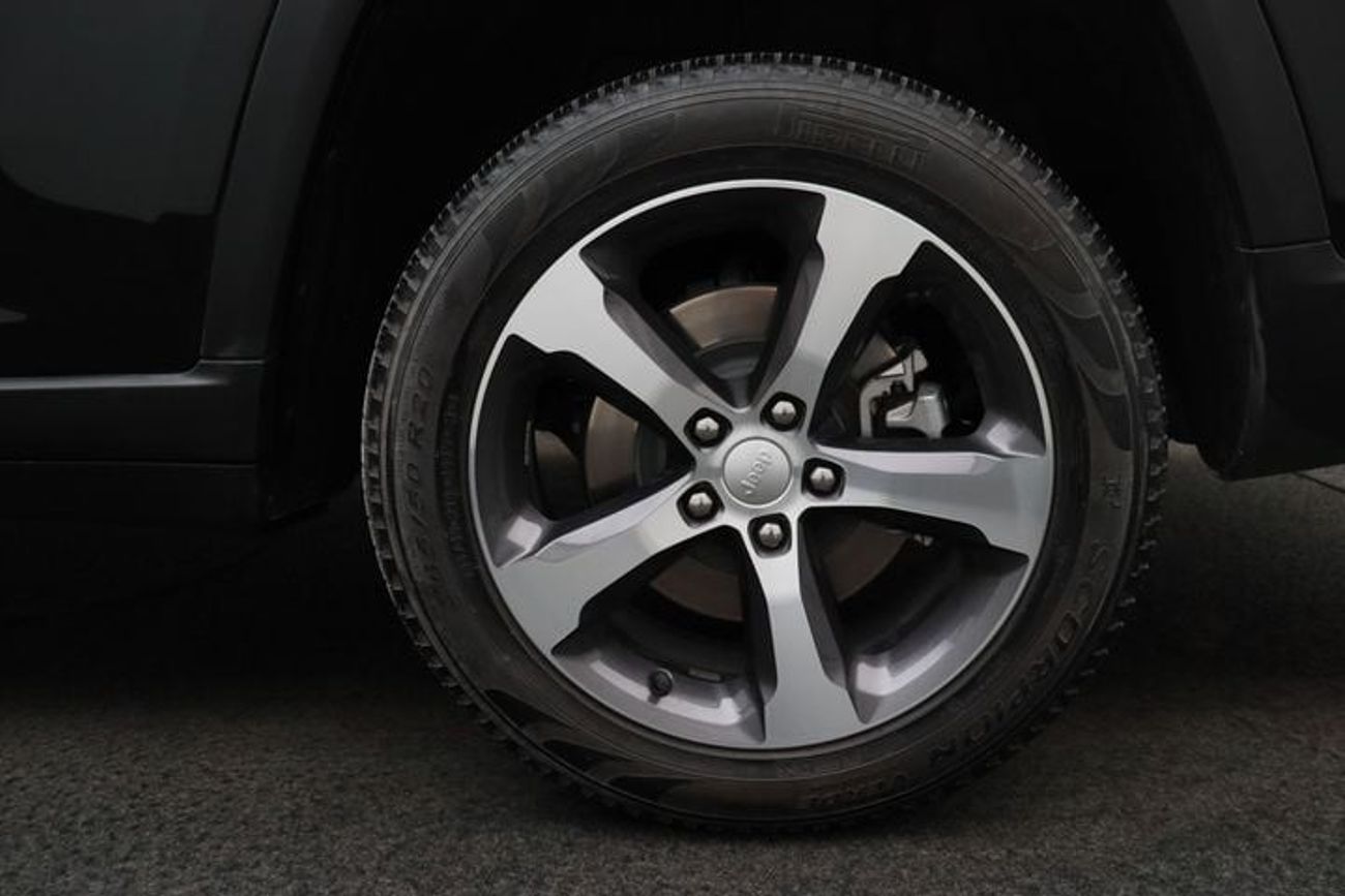 Used Jeep Grand Cherokee Limited+ 3.6 2023 for sale in Dubai - 833403