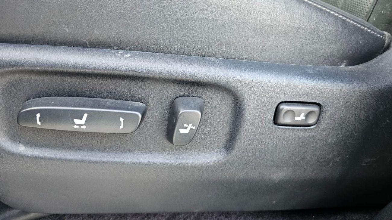 لكزس LX 570 Petrol 5.7 Liter Right Hand Drive Automatic Gear T.V With 4 Cameras