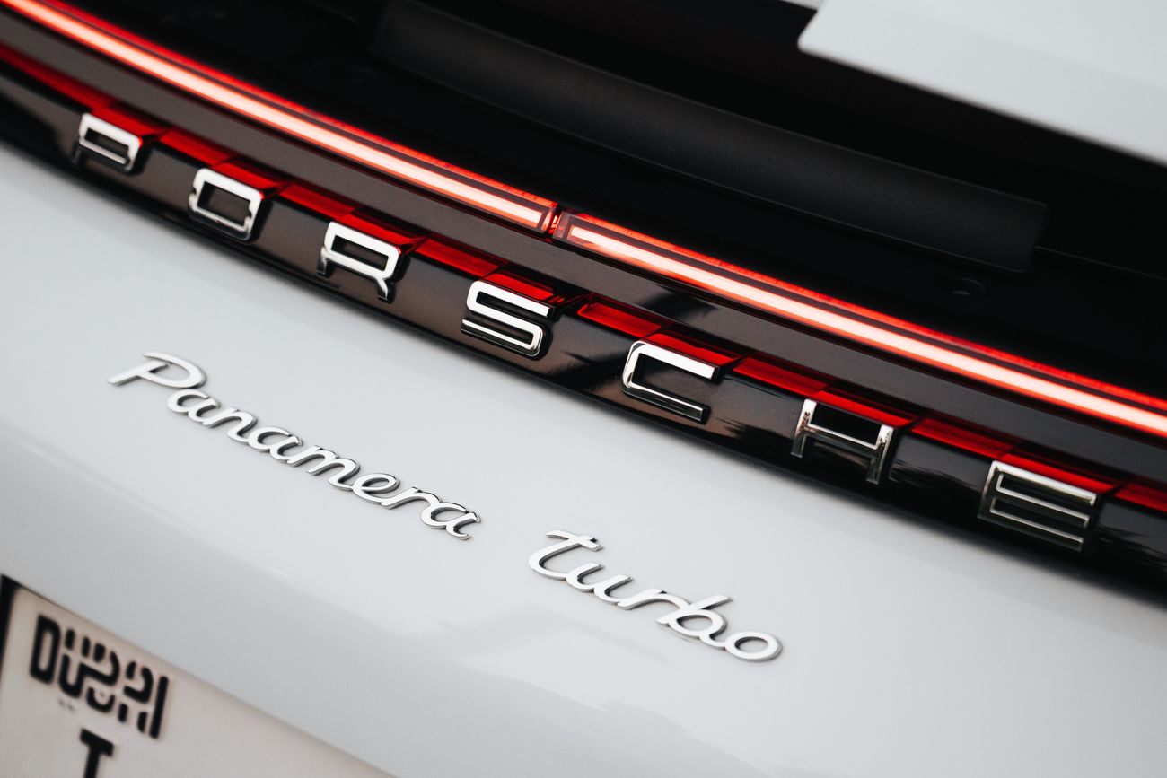 Porsche Panamera Turbo 4.0L AWD