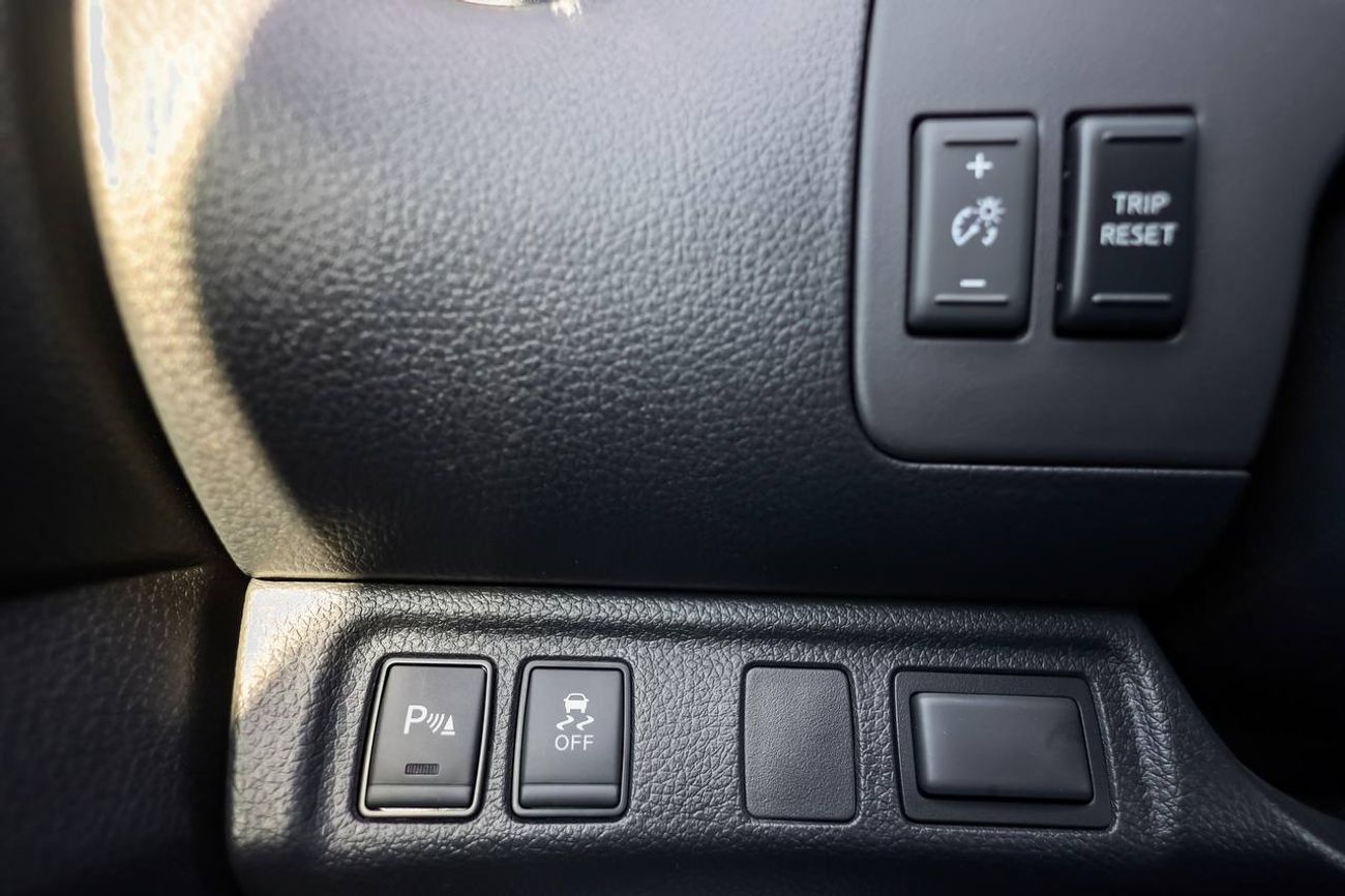 نيسان نافارا Std 2.5L 4WD M/T