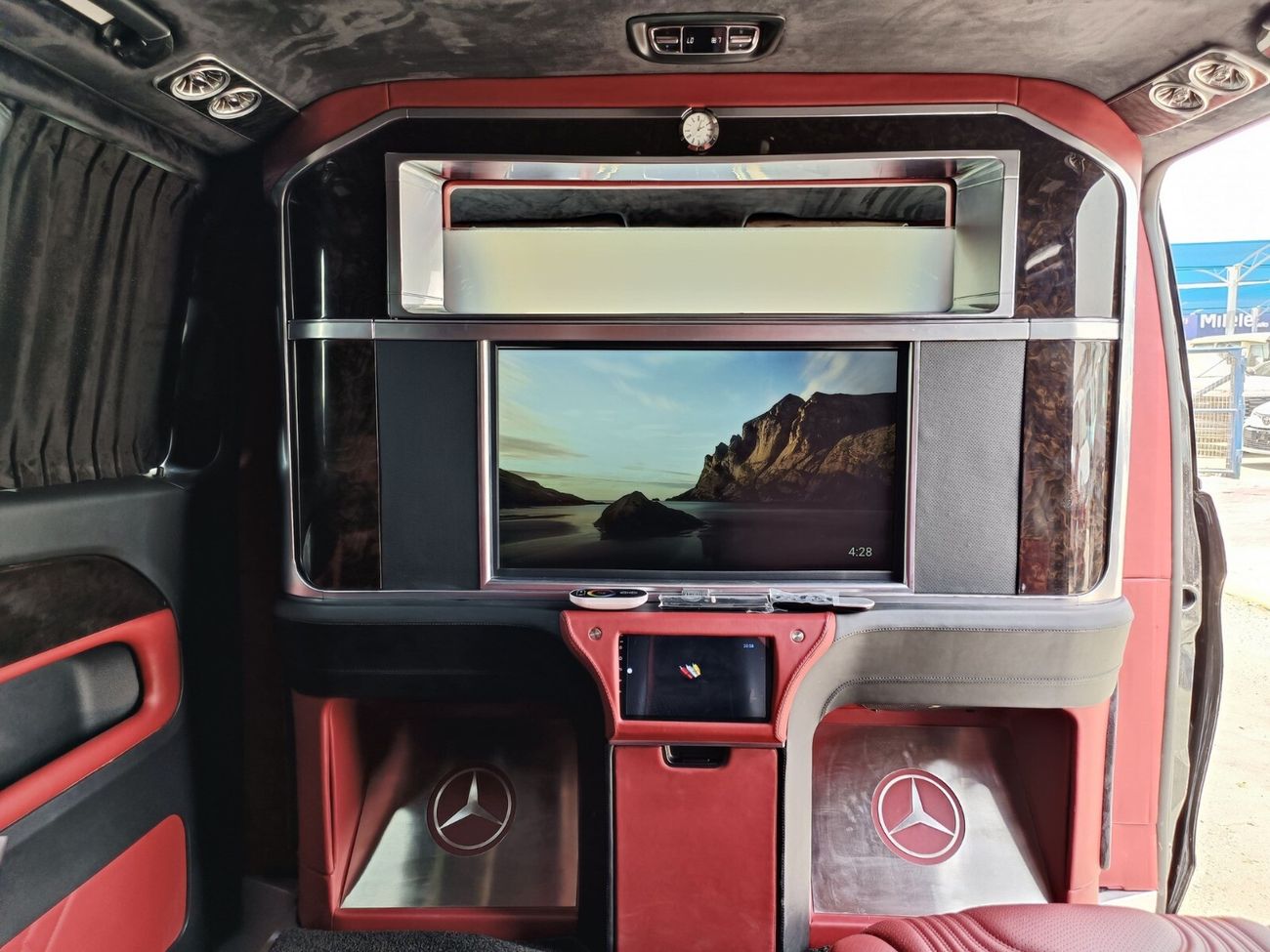 Mercedes-Benz V 250 V4, 2.0L Petrol,  VIP, Platinum, Front & Rear DVD's With Leather Seats, and Much More (CODE #VITO)