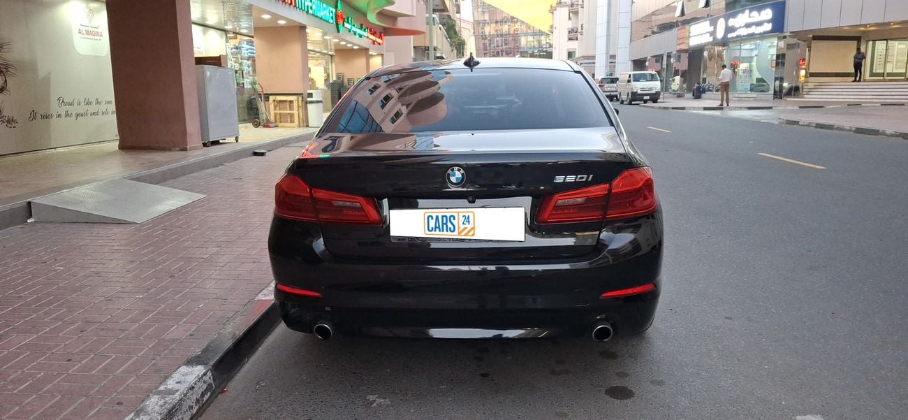 بي أم دبليو 520i EXCLUSIVE 2 | بدون دفعة مقدمة | اختبار القيادة في المنزل