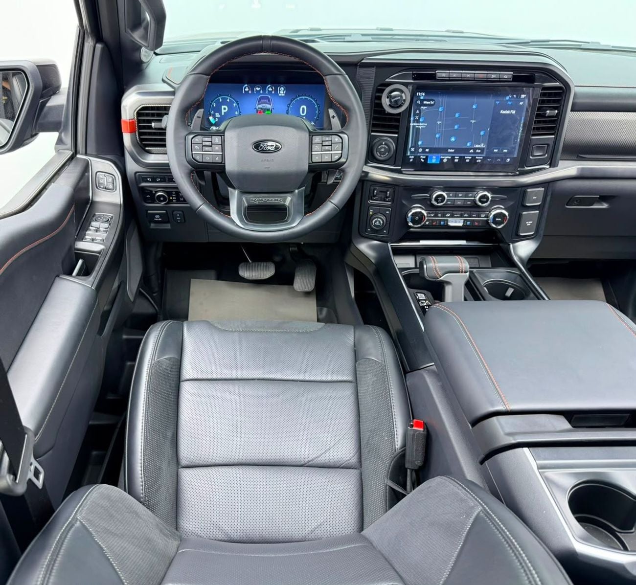Ford F-150 RAPTOR CREW CAB MID 2024 Ford F-150 Raptor, Ford Warranty+Service Contract, GCC Specs.