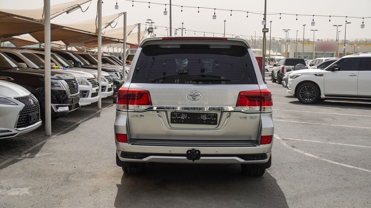 تويوتا لاند كروزر VXR 5.7L V8