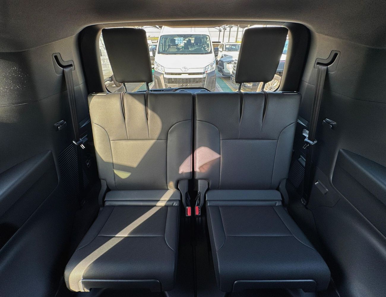 Toyota Land Cruiser GXR | 4.0L PETROL | PWR SEATS & VENTILATION | SPEEDOMETR | SUNROOF | HIGH OPTION | CODE# GXR42H