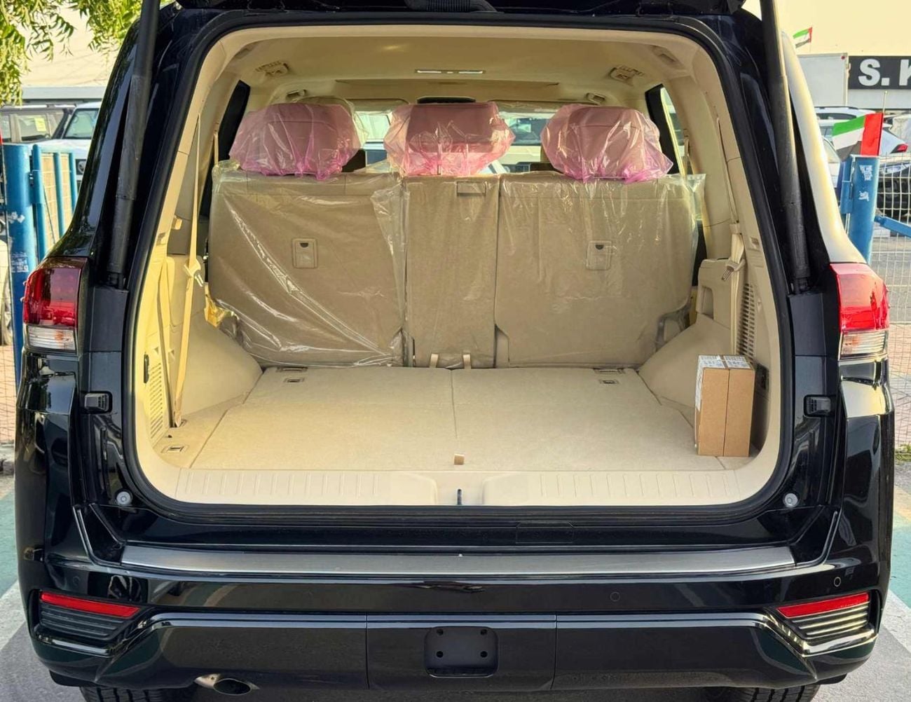 Toyota Land Cruiser GXR HIGH OPTION 4.0L PETROL V6 OMAN SPECS  | RADAR | 360 CAMERA | SOFT CLOSE DOOR | REAR WIRELESS CH