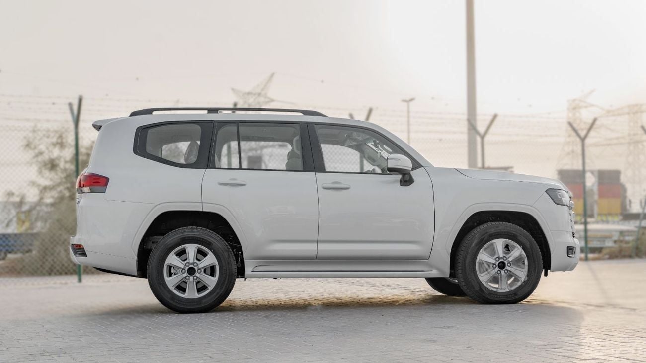 Toyota Land Cruiser 2025 Toyota Land Cruiser GXR 3.5L AT Petrol (With Sunroof) (White-Beige)