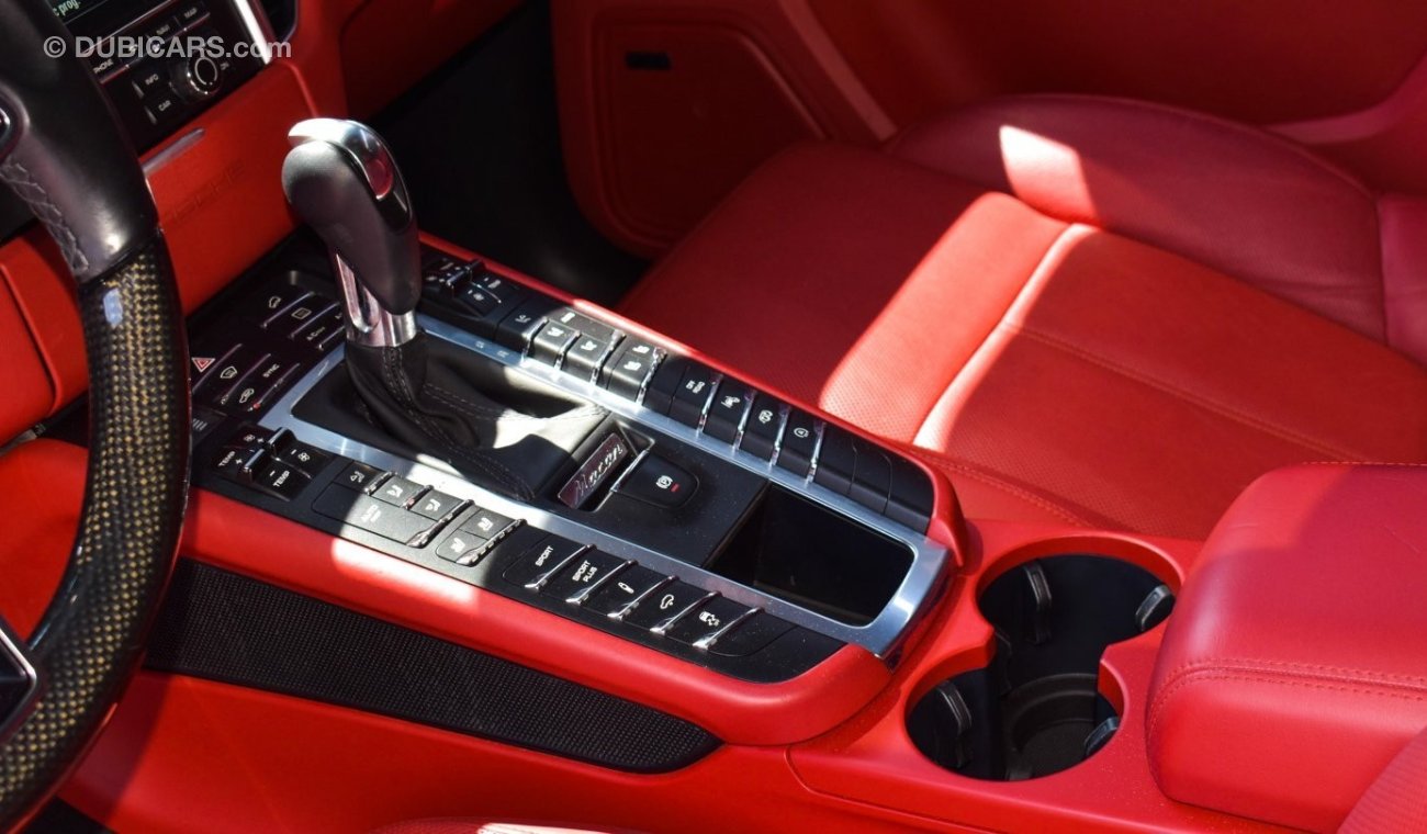 Used Porsche Macan Turbo 2015 for sale in Abu Dhabi 555135