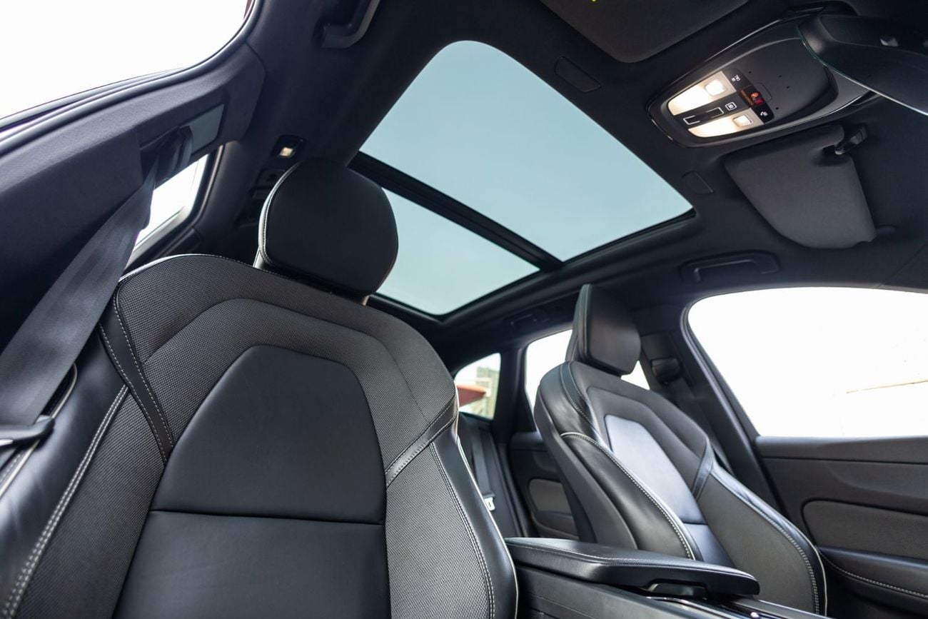 Volvo XC60 R DESIGN Volvo XC60 B5 R-Design 2022 GCC | Agency Warranty | Service Contract
