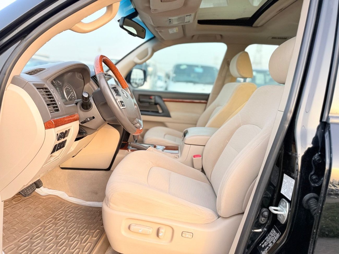 Toyota Land Cruiser Toyota landcuriser 2015 V6 GXR+ 4.0L full option original condition