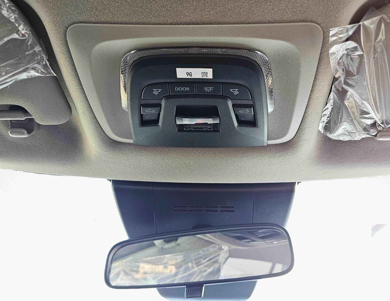 Toyota Corolla Cross HYBRID FULL OPTION / 2.0L V4 / LEATHER + ELECTRIC SEAT / MUD GUARD /SUNROF / CODE # HYBRID