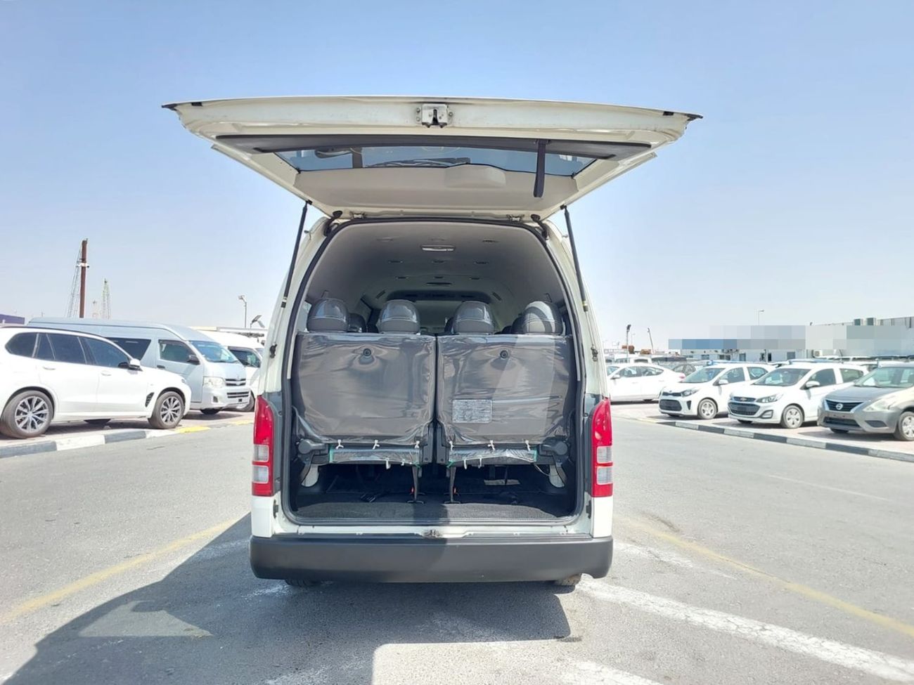 Toyota Hiace TOYOTA HIACE COMMUTER VAN RHD 2019 MODEL 2.7 L PETROL AUTOMATIC(PM06241)