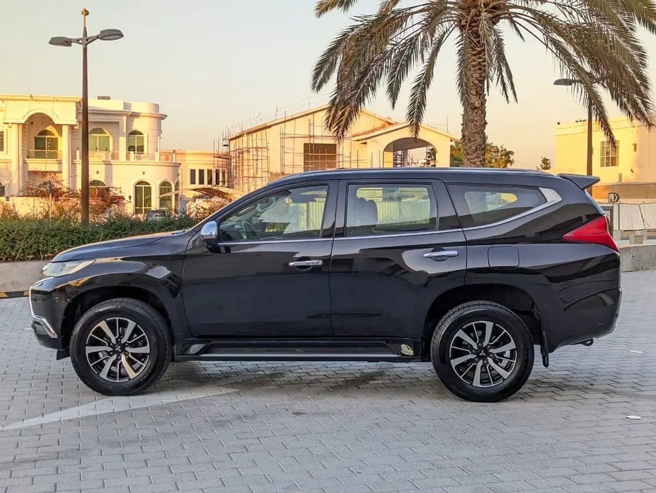 ميتسوبيشي مونتيرو سبورت FULL OPTION GLS TOP GCC IN EXCELLENT CONDITION