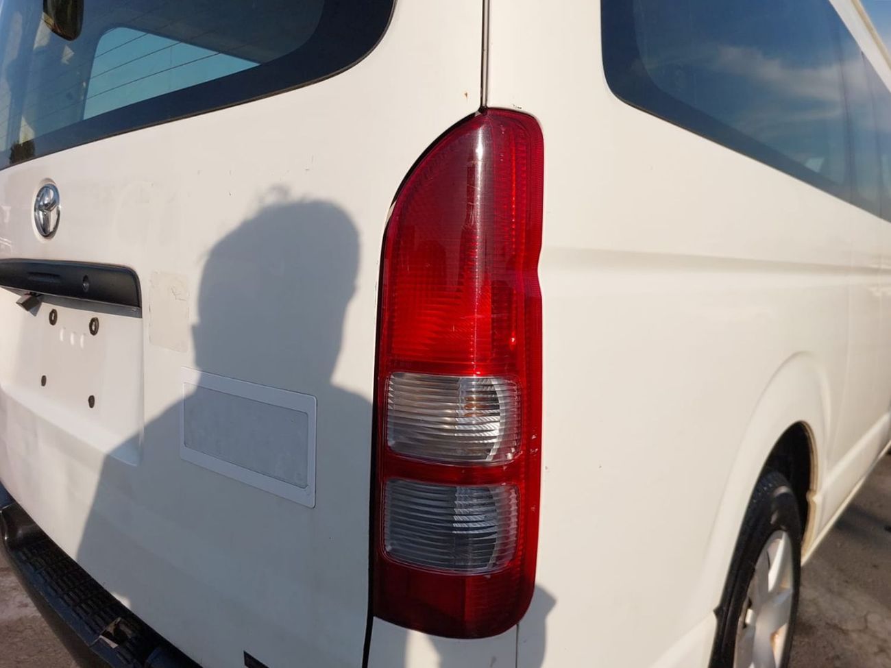 Toyota Hiace TOYOTA HIACE VAN RHD 2015 MODEL 3.0 L DIESEL AUTOMATIC(PM16111)