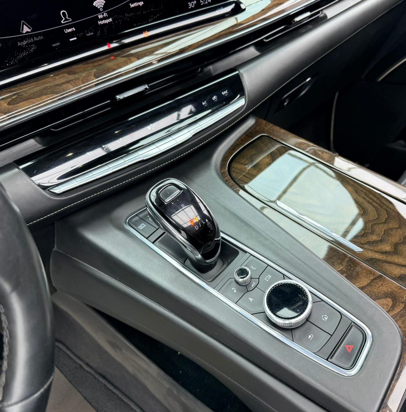 كاديلاك إسكالاد Premium Luxury Platinum 6.2L 4WD