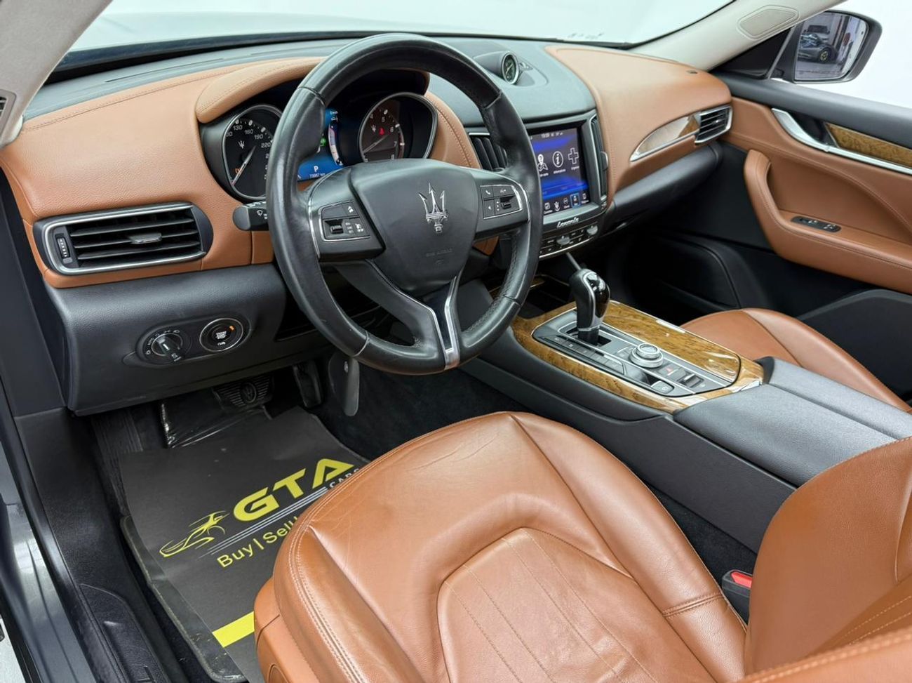 Maserati Levante Std 3.0L (350 HP) 2017 Maserati Levante, Service History, Fully Loaded, Excellent Condition, GCC