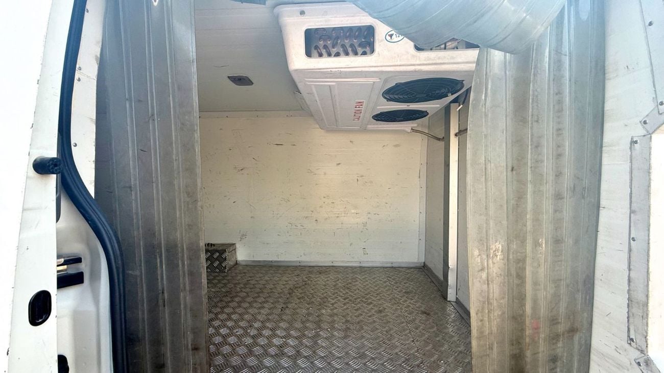 نيسان أورفان Panel Van Std 2.5L A/T (3 Seater) Petrol (5 Door)