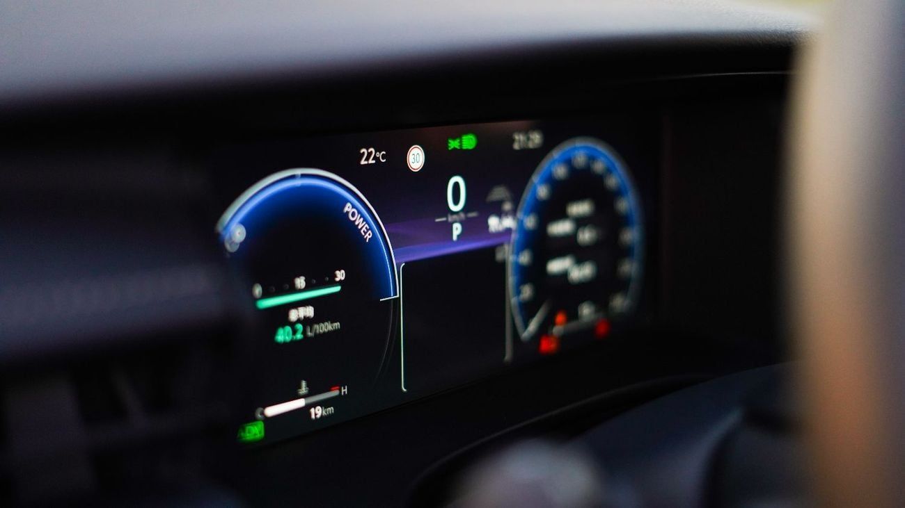 تويوتا كامري Limited 2.5L Hybrid