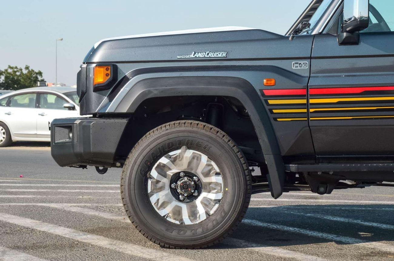 Toyota Land Cruiser Pick Up TOYOTA LAND CRUISER 79 4.0L V6 AT 4WD DC PICKUP 2025